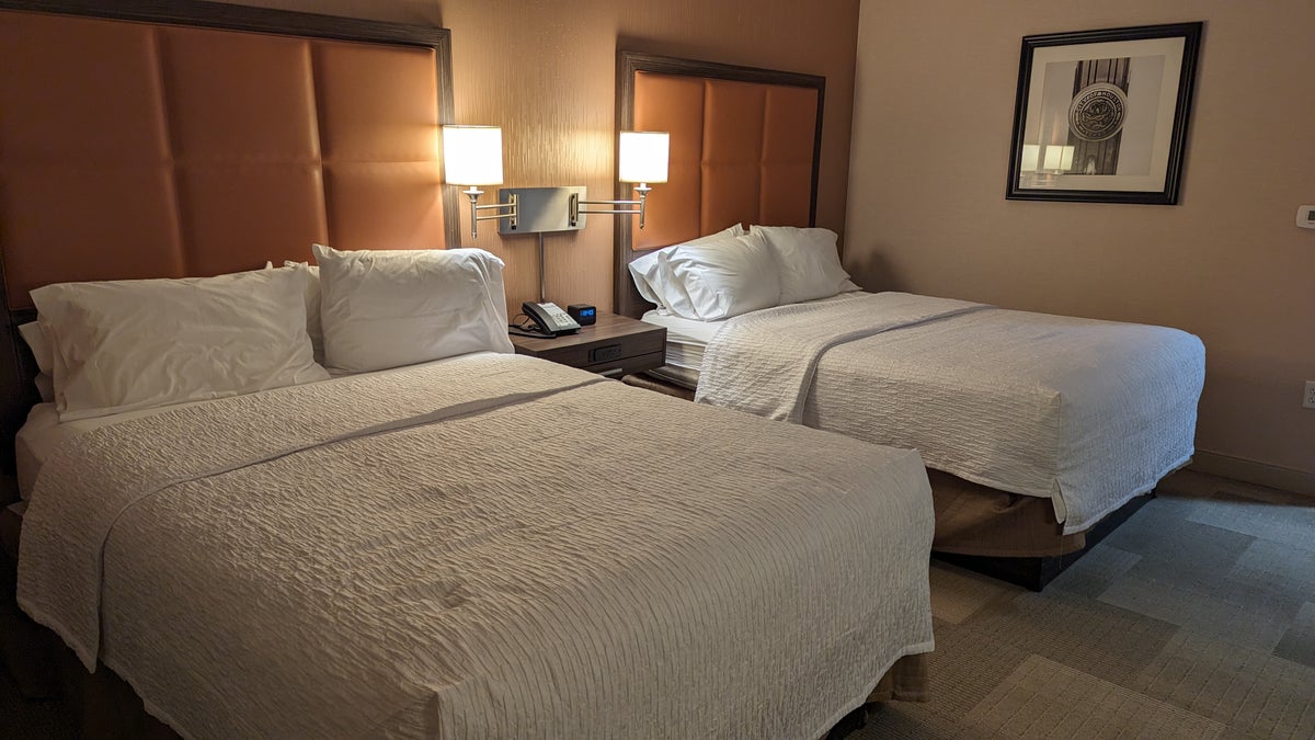 Hampton Inn Houston Downtown guestroom beds