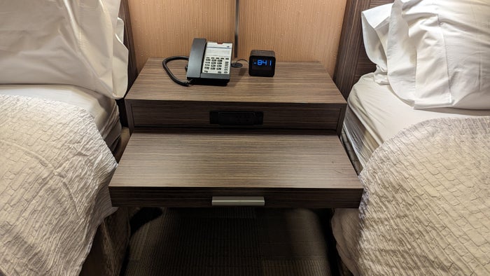 Hampton Inn Houston Downtown guestroom nightstand