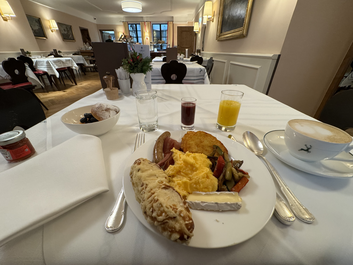 Hotel Goldener Hirsch Breakfast