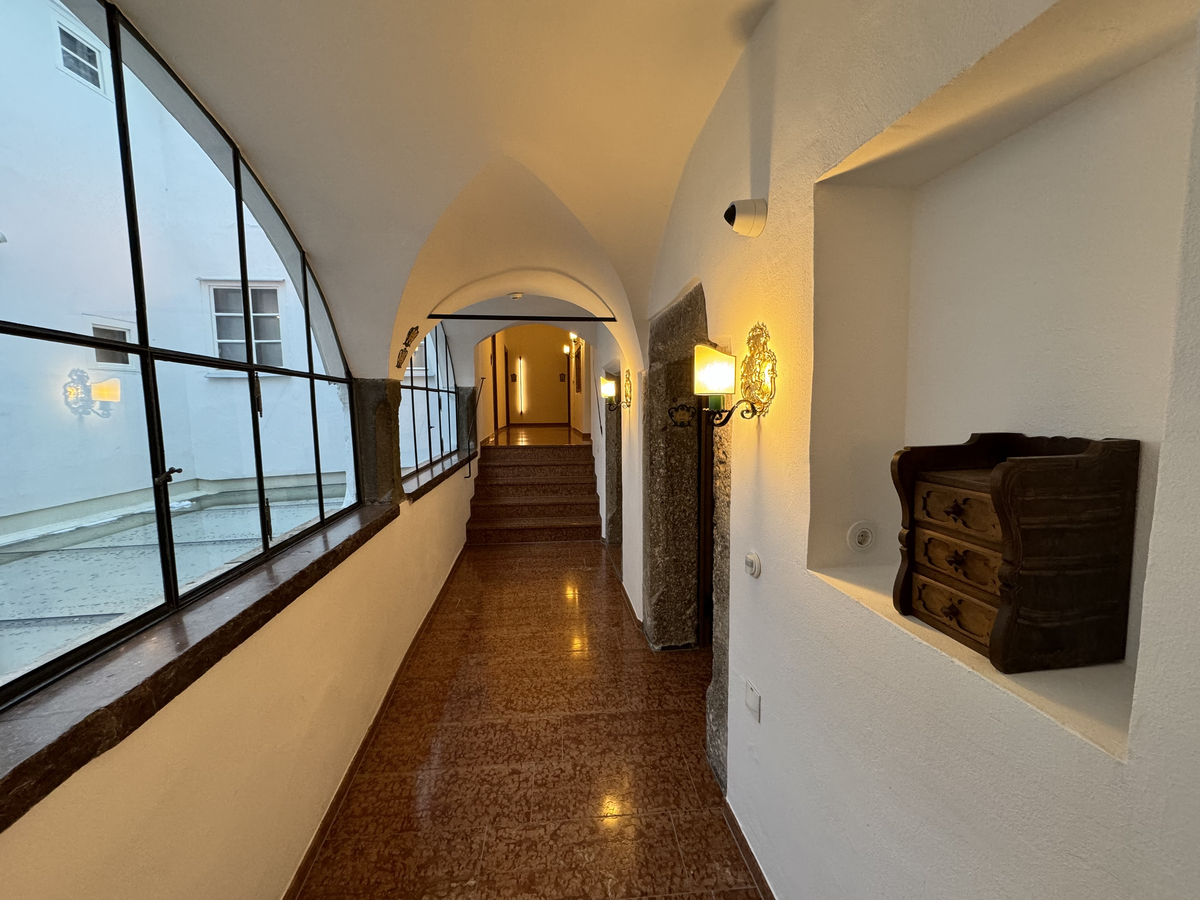Hotel Goldener Hirsch Hallway with Rooms