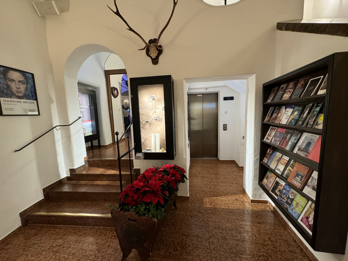 Hotel Goldener Hirsch Lobby Elevator Hotel Goldener Hirsch Lobby Elevator