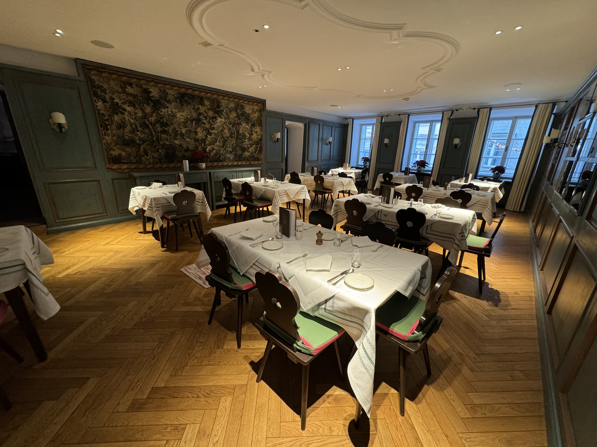 Hotel Goldener Hirsch Restaurant Table