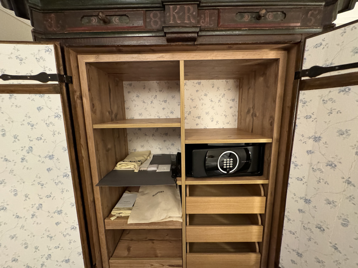 Hotel Goldener Hirsch Suite Bedroom Storage Hotel Goldener Hirsch Suite Bedroom Storage
