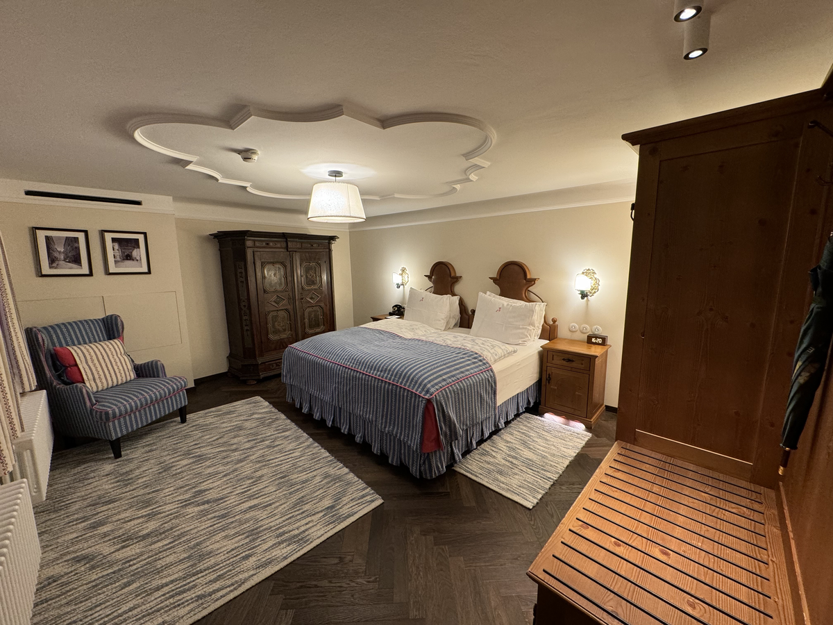 Hotel Goldener Hirsch Suite Bedroom