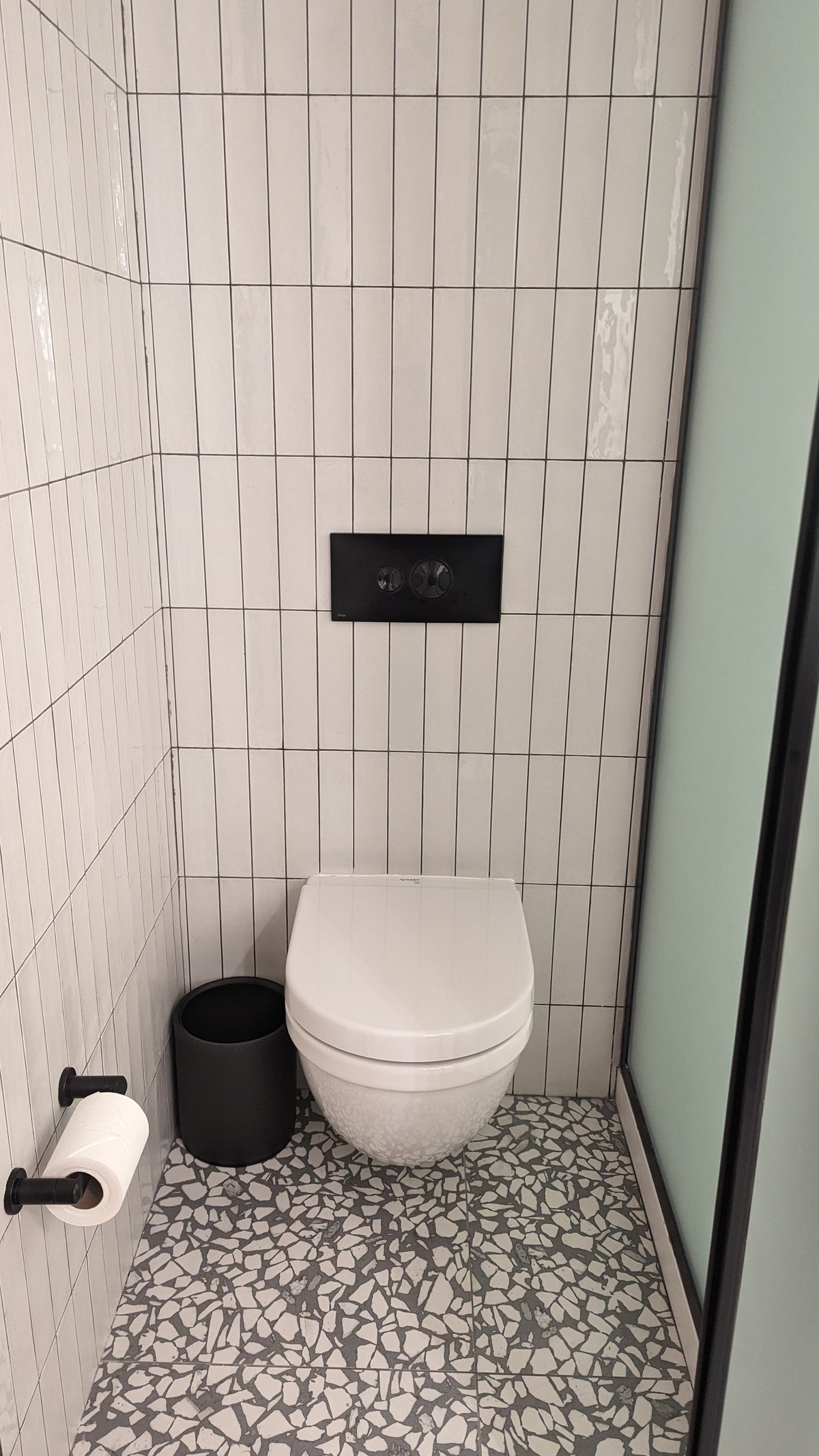 Motto by Hilton New York City Times Square guestroom bathroom toilet enclosure