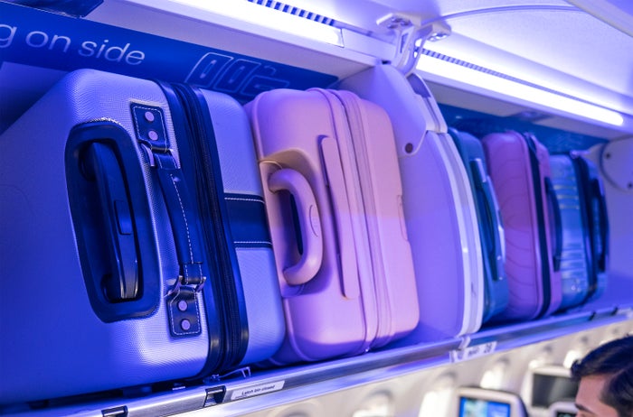 United A321neo luggage bin copy