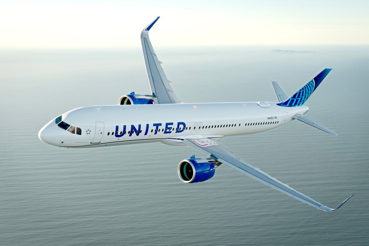 United Airlines Airbus A321neo Takes Flight