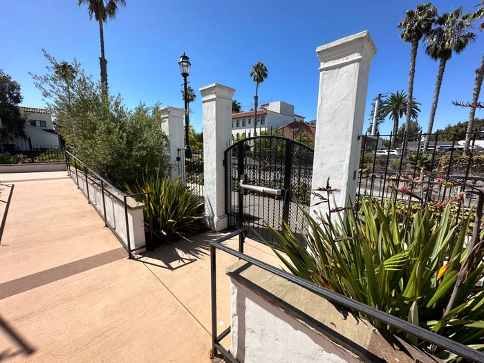 Waterman Entrance to Street