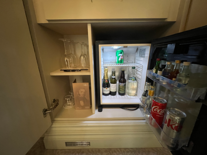 Dromoland castle minifridge Dromoland castle minifridge