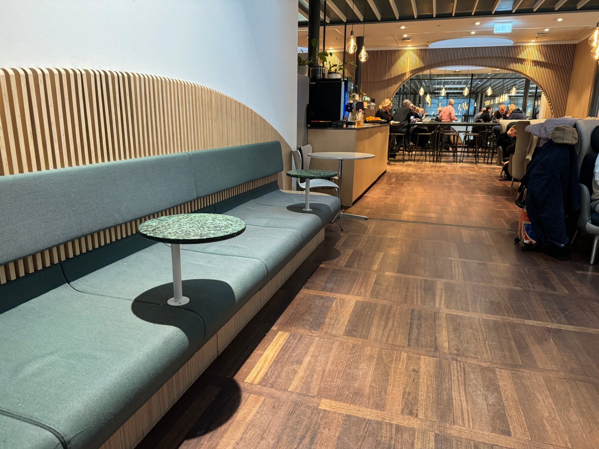 Carlsberg Aviator Lounge CPH wall seating