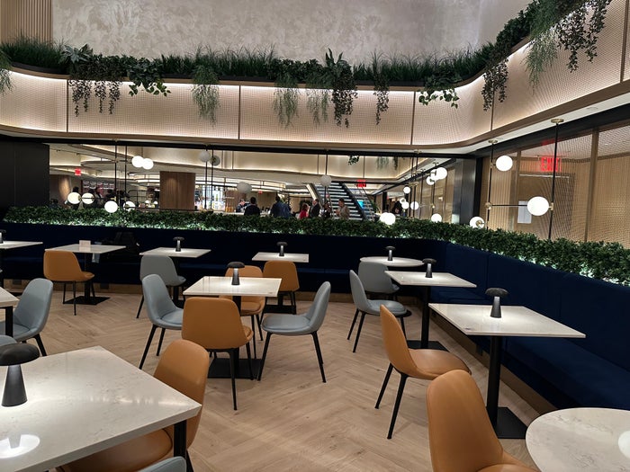 Chase LGA lounge dining