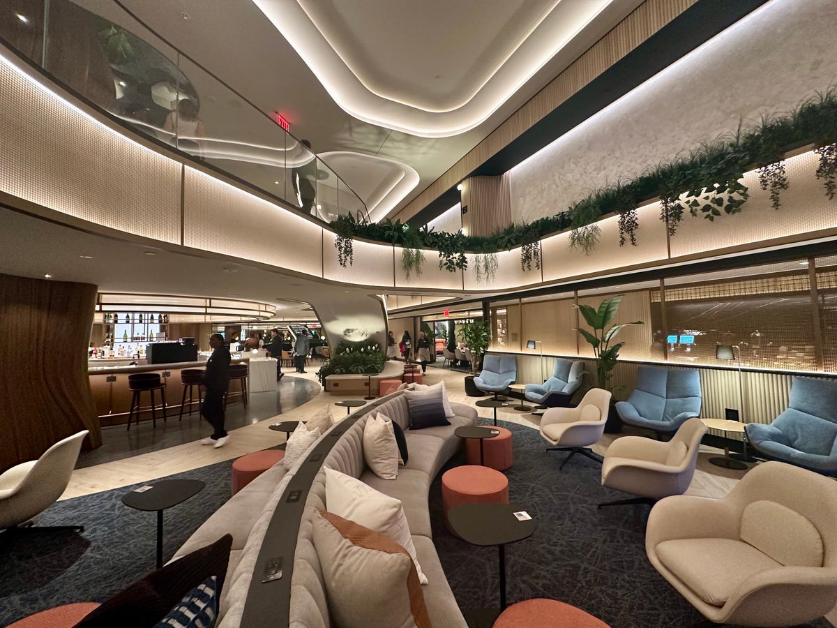 First Look: New Chase Sapphire Lounge by The Club at LaGuardia Airport (LGA)