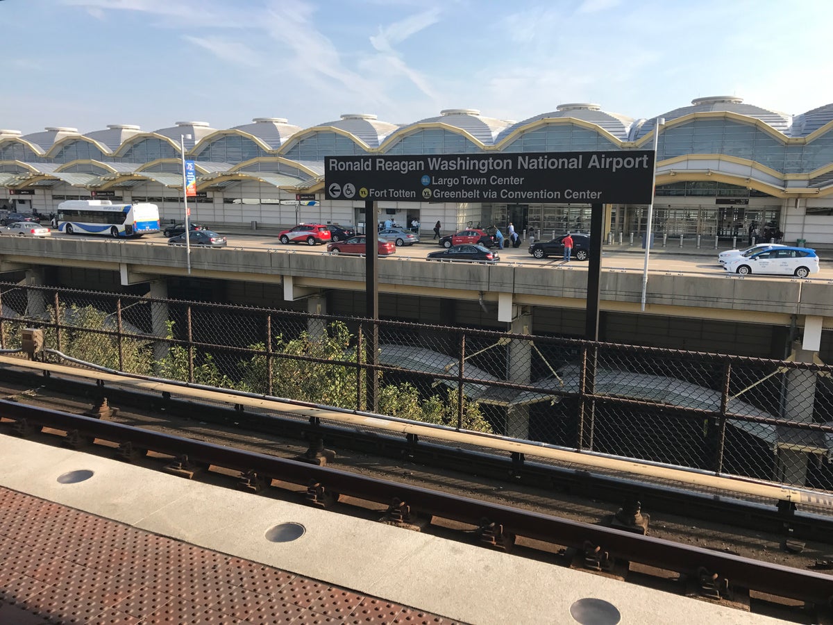 DCA Metro Platform