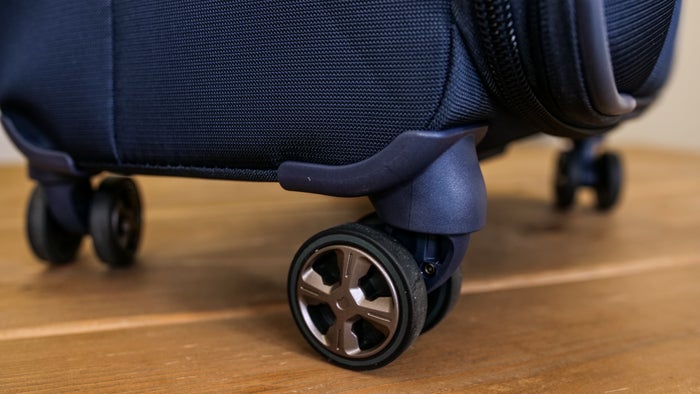 Delsey Helium DLX wheels