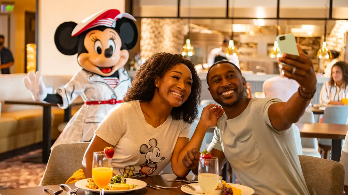 Free Disney Dining Plan for Disney+ Subscribers