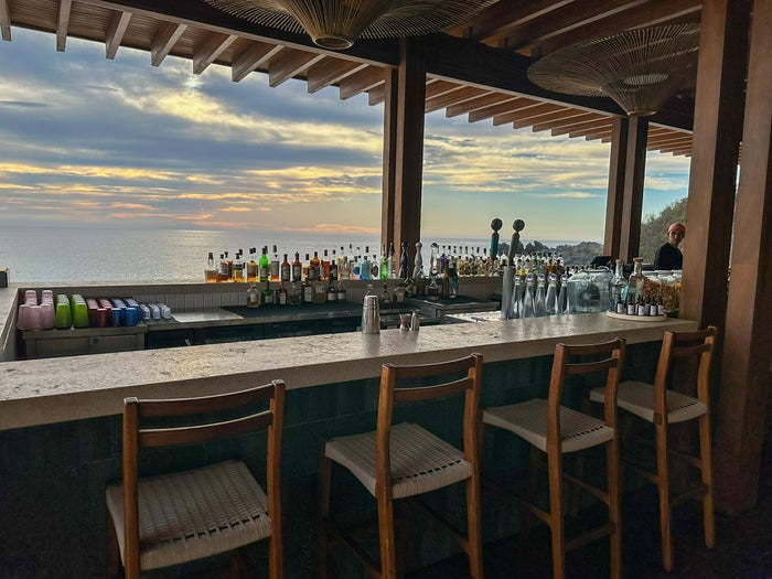 Four Seasons Tamarindo Sal bar seating