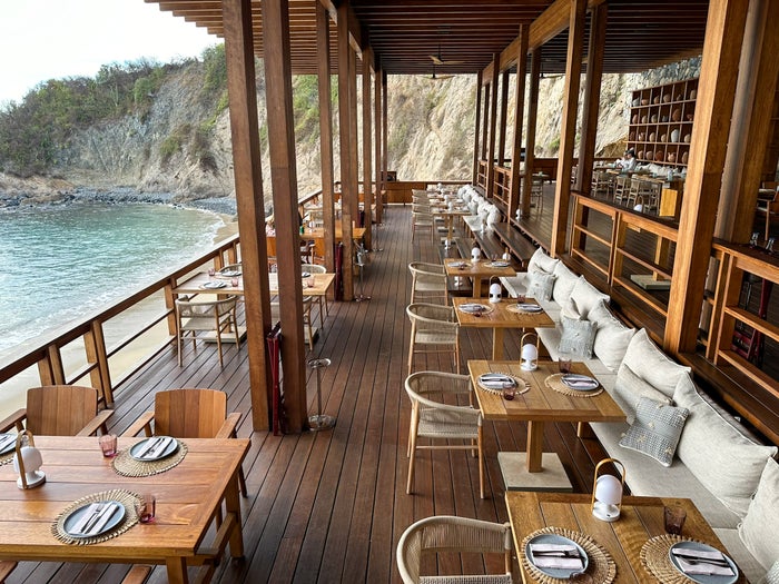 Four Seasons Tamarindo Sal seating Four Seasons Tamarindo Sal seating