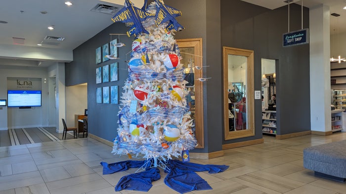 Hilton Pensacola Beach amenities gift shop and entry tree Hilton Pensacola Beach amenities gift shop and entry tree