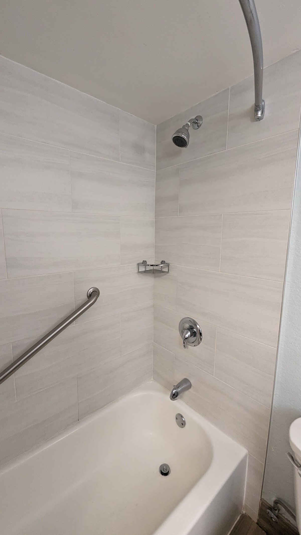 Hilton Pensacola Beach guestroom bathroom shower and tub