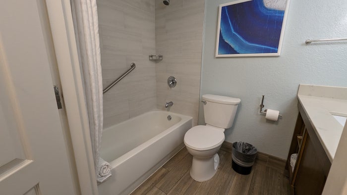 Hilton Pensacola Beach guestroom bathroom Hilton Pensacola Beach guestroom bathroom