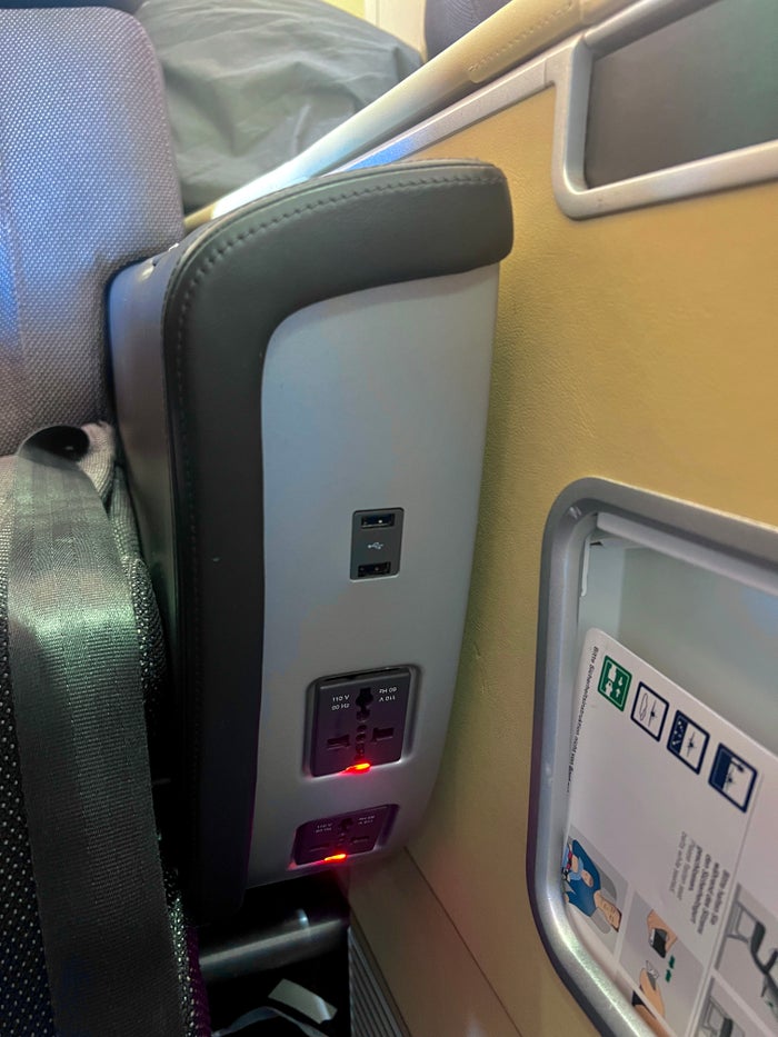 LH F A346 power outlet LH F A346 power outlet