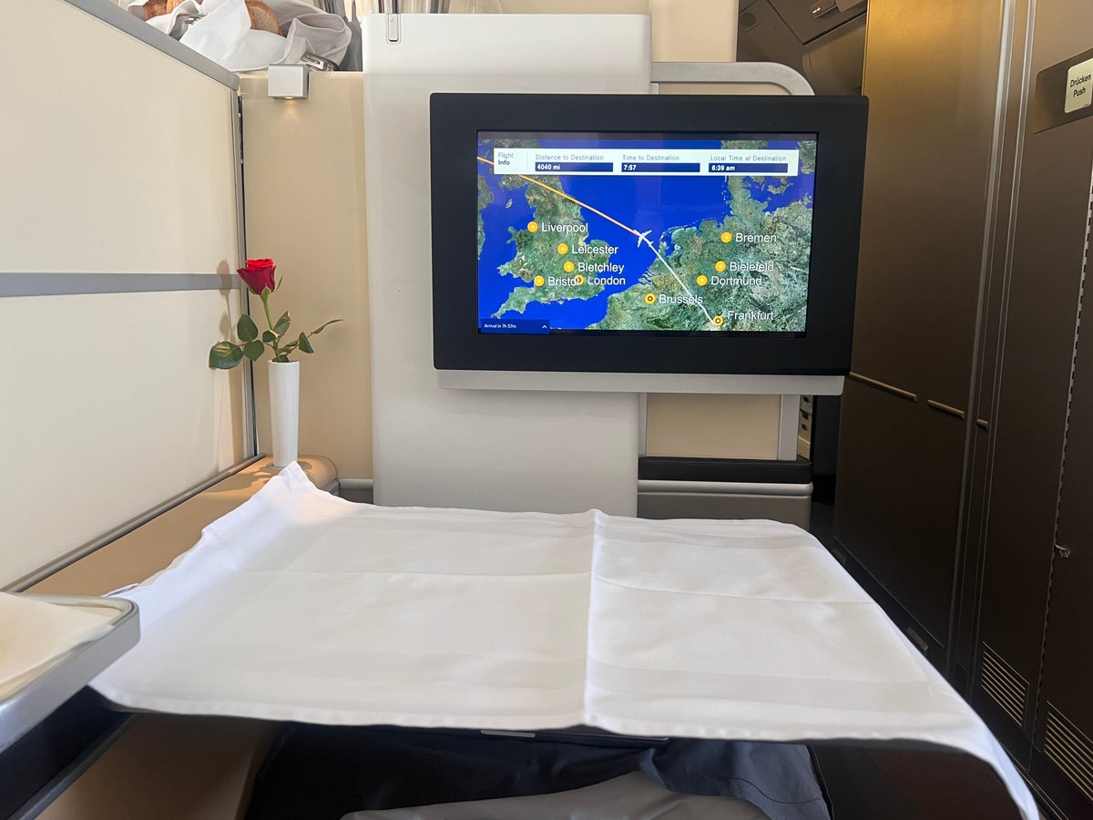 LH F A346 tray table with cloth