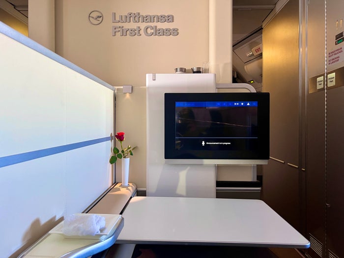 LH F A346 with middle privacy divider LH F A346 with middle privacy divider