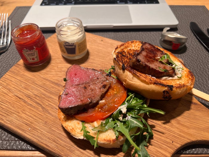 LH First Class Terminal Frankfurt burger LH First Class Terminal Frankfurt burger