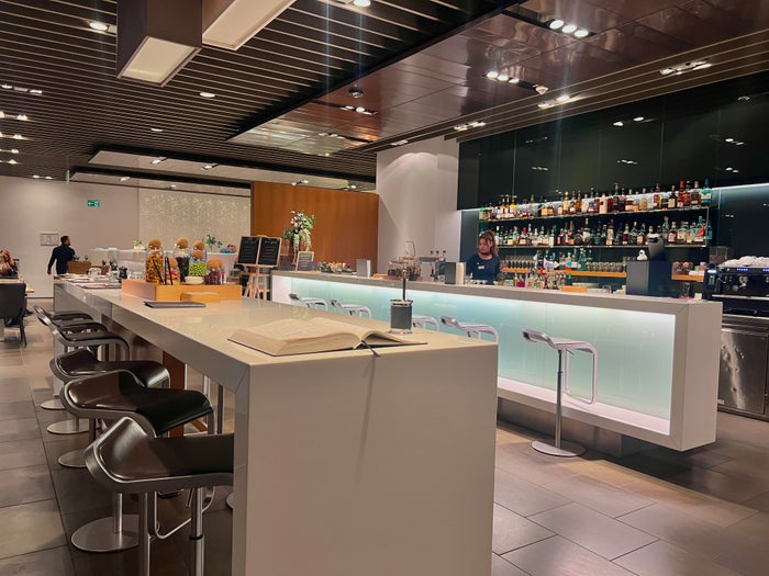 LH First class terminal bar LH First class terminal bar