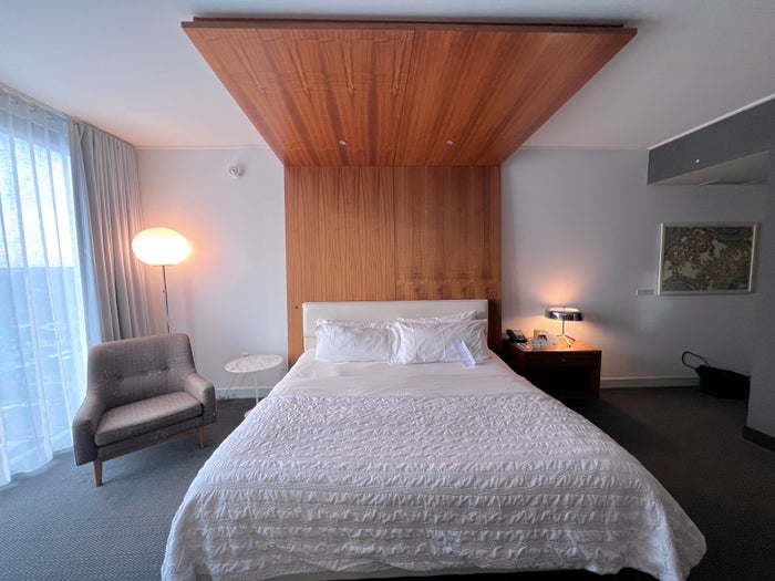 Le Meridien Columbus The Joseph guest room bed Le Meridien Columbus The Joseph guest room bed