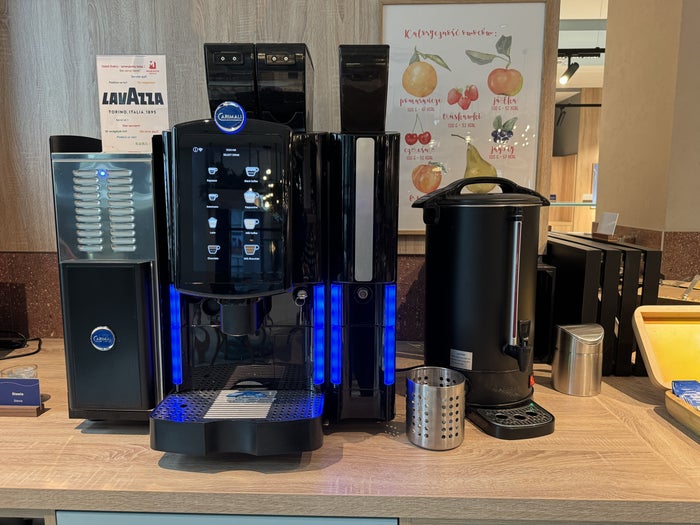MEININGER Krakow Centrum breakfast coffee