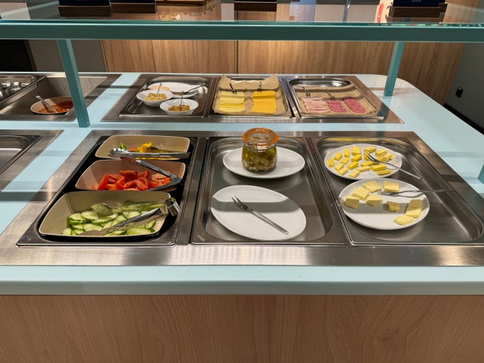 MEININGER Krakow Centrum breakfast veg meat cheese
