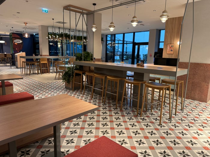 MEININGER Krakow Centrum dining seating