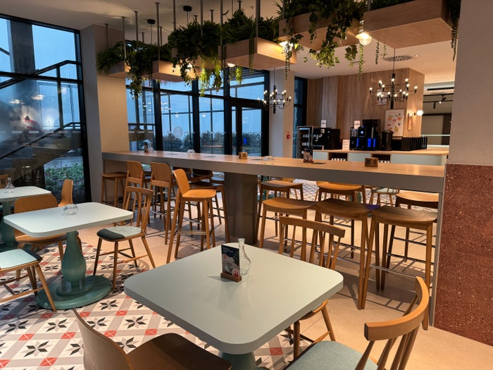 MEININGER Krakow Centrum dining tables