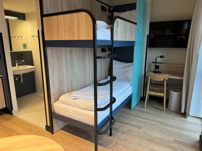 MEININGER Krakow Centrum family room bunk desk sink