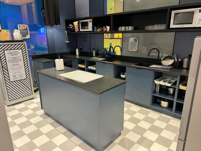 MEININGER Krakow Centrum kitchen counter