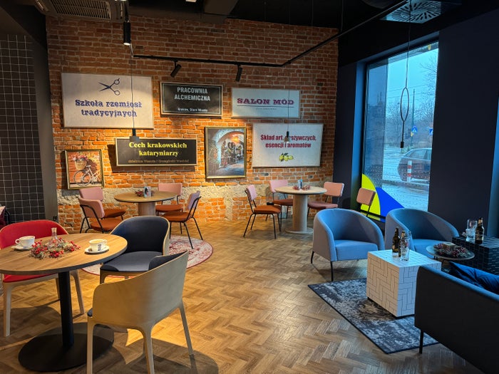 MEININGER Krakow Centrum lobby seating