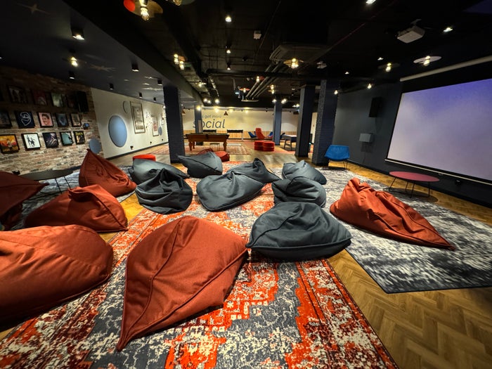 MEININGER Krakow Centrum social room seating