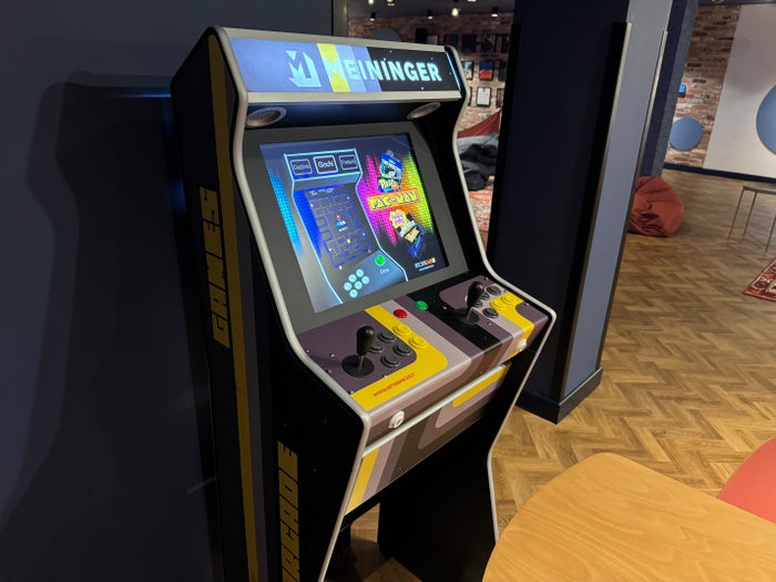 MEININGER Krakow Centrum social room video game
