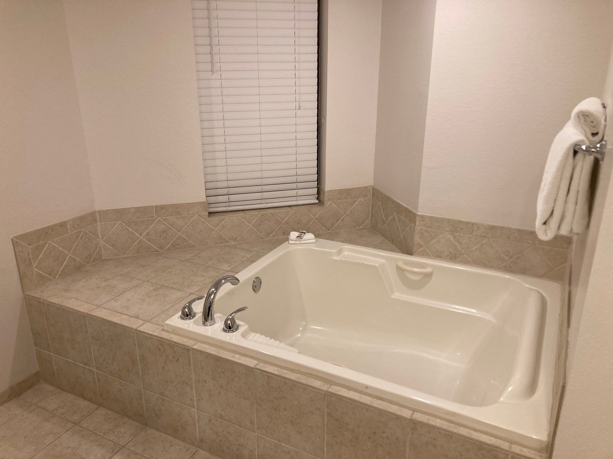 Marriotts Grand Chateau Las Vegas 2BR Villa master bathroom tub