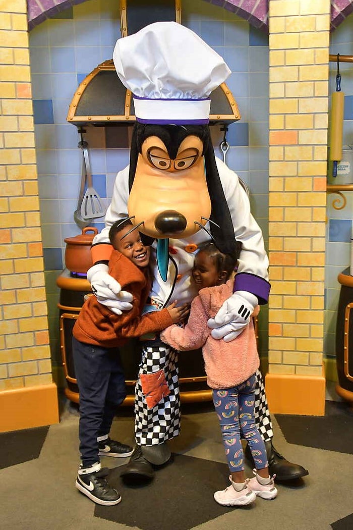 Ashley and Coco Disneyland 2021 Onadele Disneyland 2023