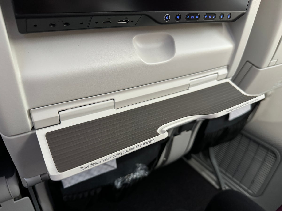 Qatar Airways economy WAW DOH 787 device holder