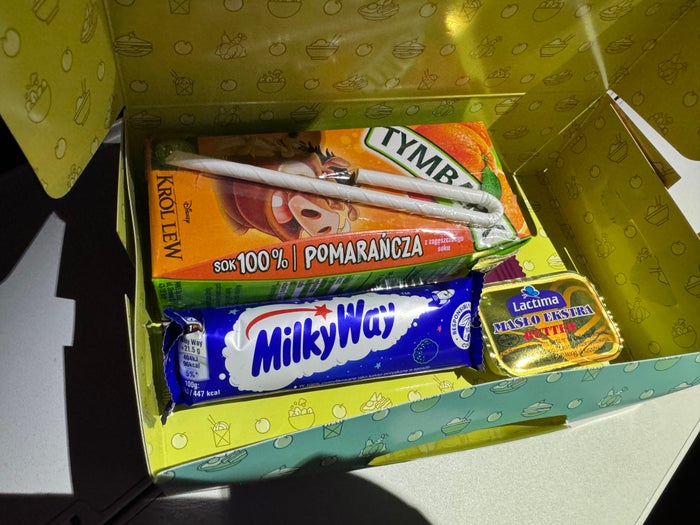 Qatar Airways economy WAW DOH 787 kids snack Qatar Airways economy WAW DOH 787 kids snack