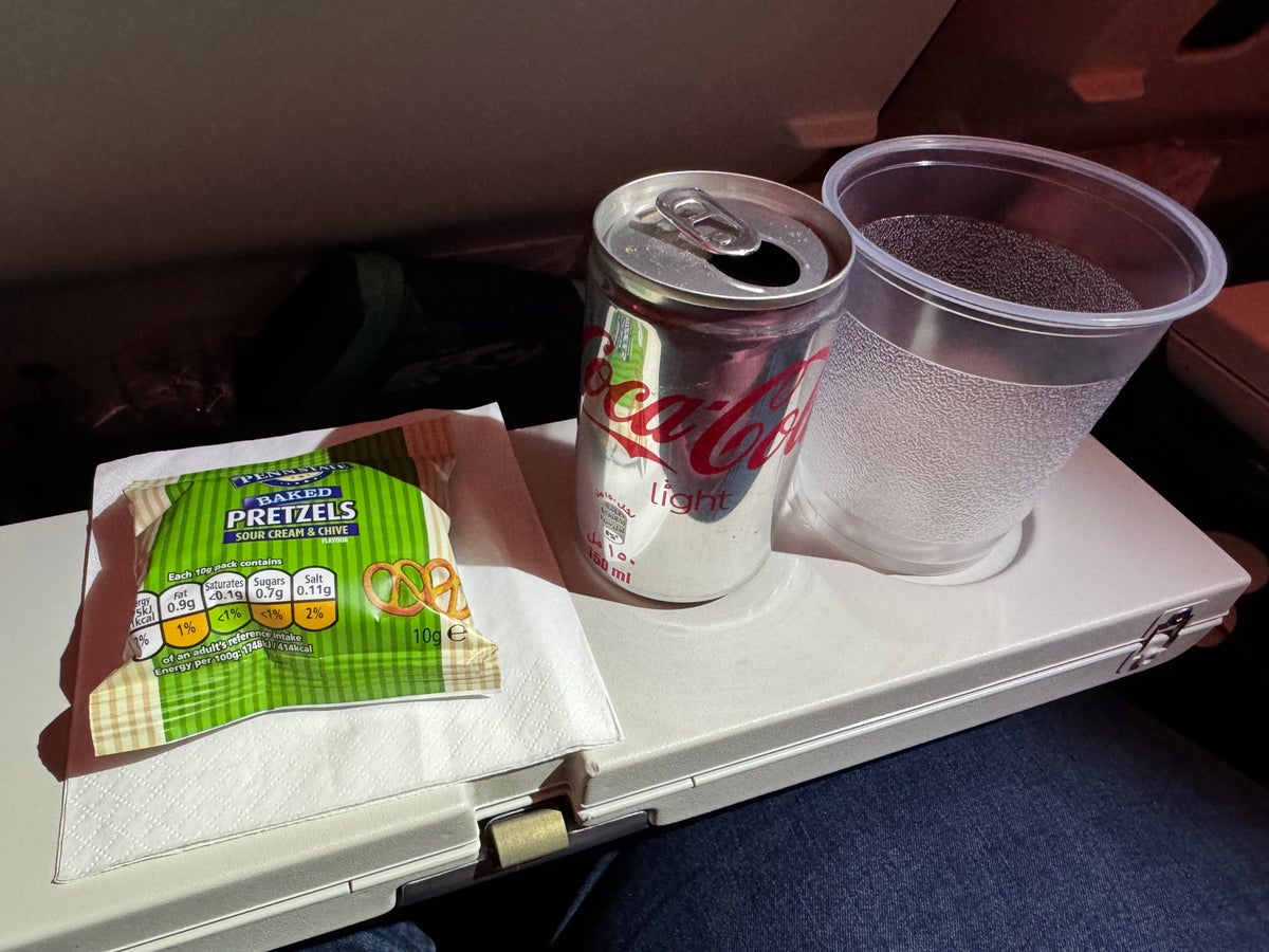 Qatar Airways economy WAW DOH 787 pretzel snack