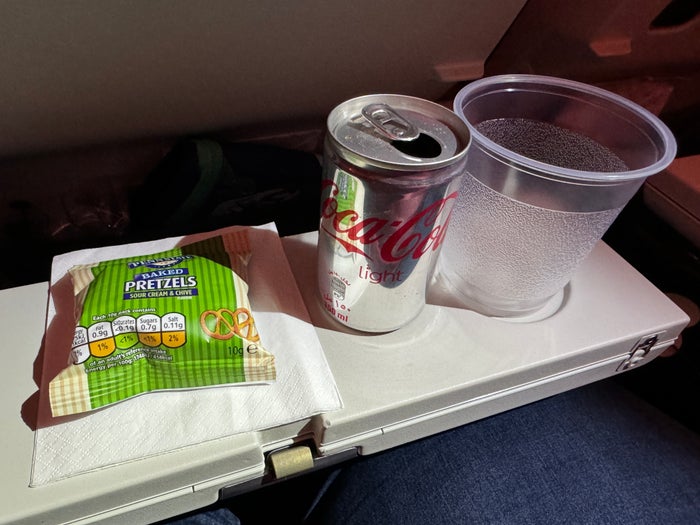 Qatar Airways economy WAW DOH 787 pretzel snack Qatar Airways economy WAW DOH 787 pretzel snack
