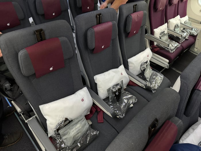 Qatar Airways economy WAW DOH 787 row 25 Qatar Airways economy WAW DOH 787 row 25