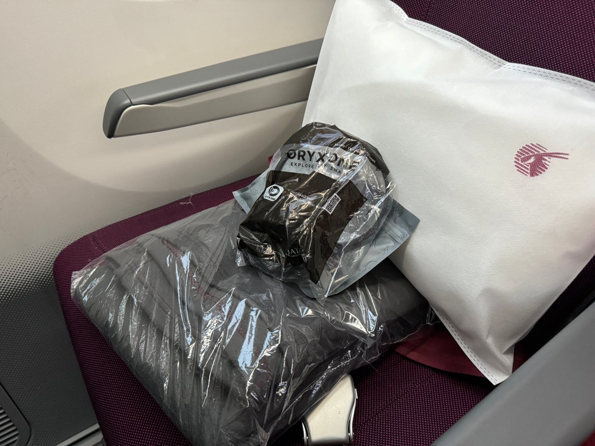 Qatar Airways economy WAW DOH 787 seat placement