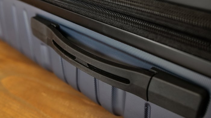 Samsonite Evolve SE Hardside handles