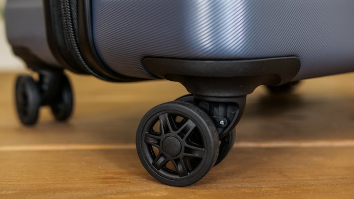 Samsonite Evolve SE Hardside wheels