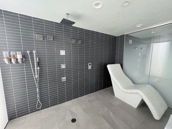 Spa suite shower and chaise lounge at Le Meridien Columbus The Joseph Spa suite shower and chaise lounge at Le Meridien Columbus The Joseph